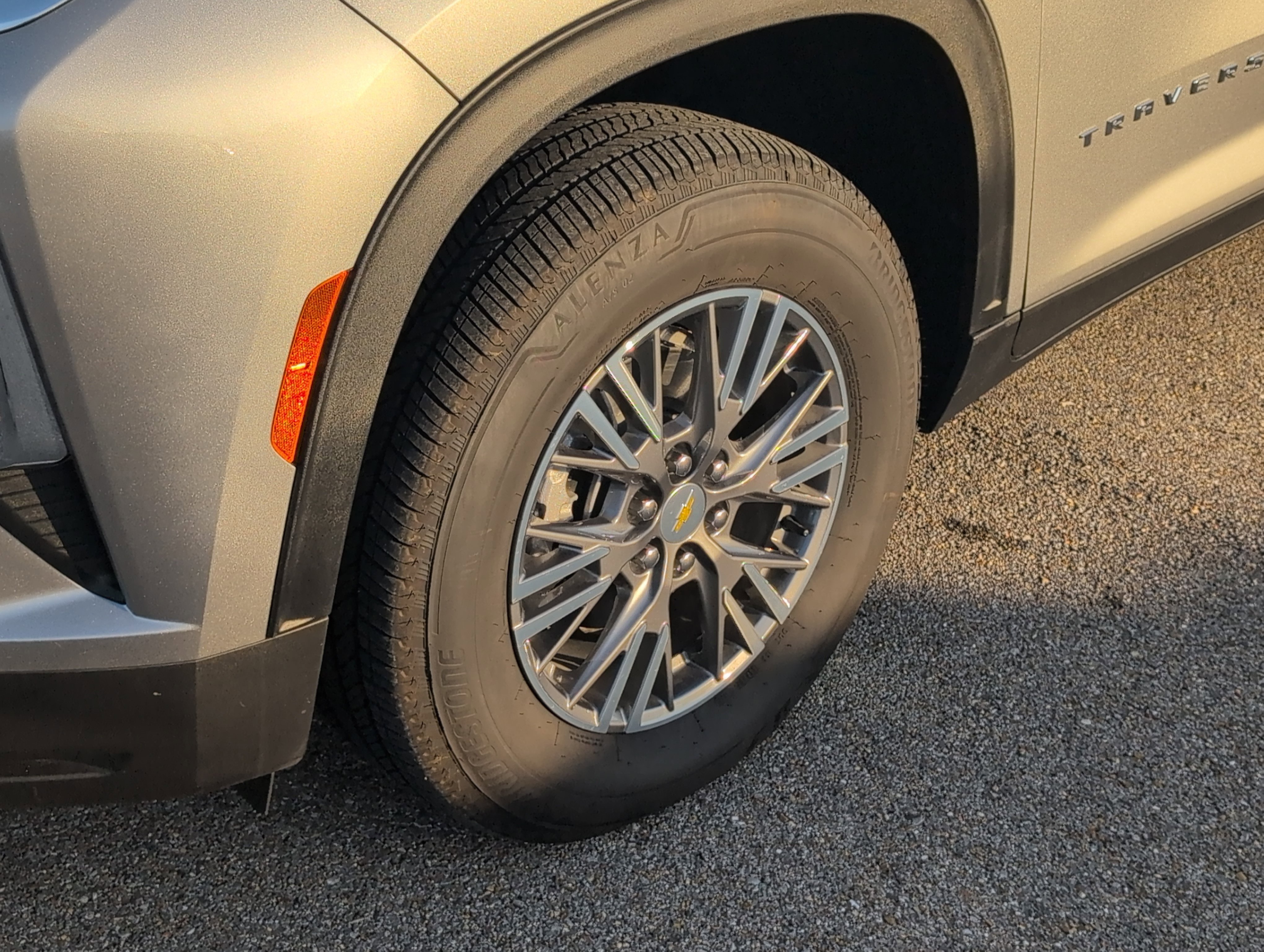 Used 2025 Chevrolet Traverse LT image 33