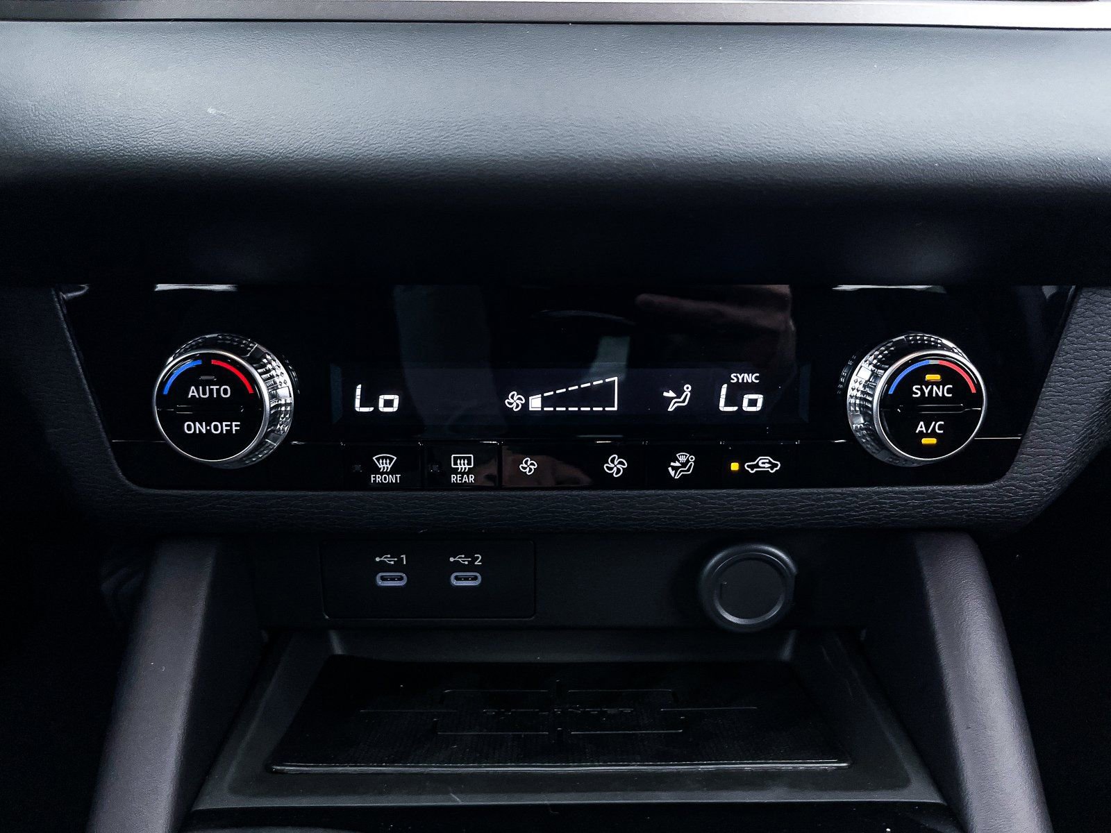 New 2025 Mitsubishi Outlander ES image 17