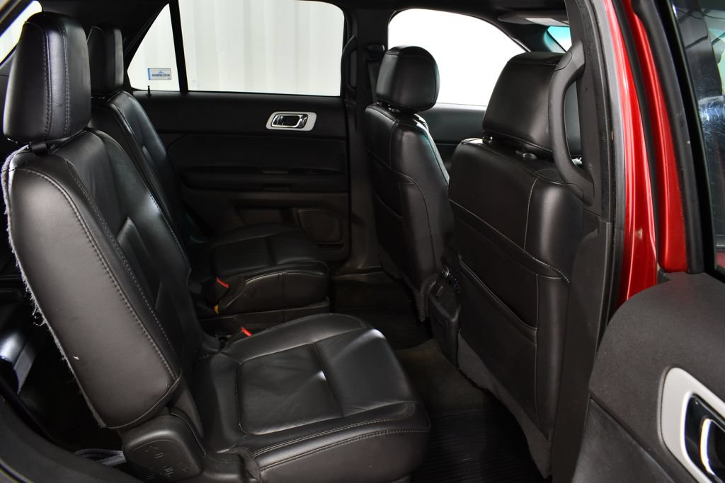 Used 2014 Ford Explorer XLT w/ Equipment Group 202A AWD/4WD image 19