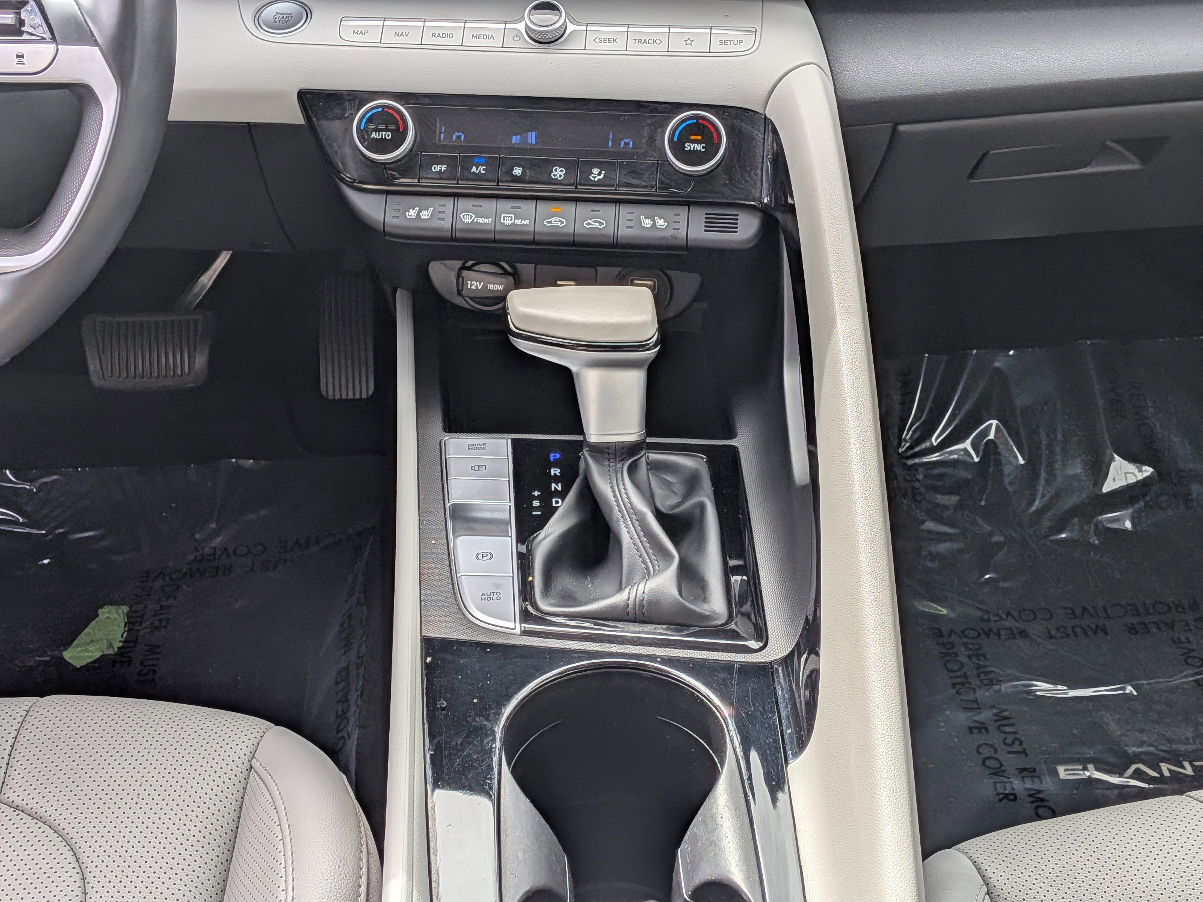 Used 2022 Hyundai Elantra Limited w/ Preferred Accessory Package image 19