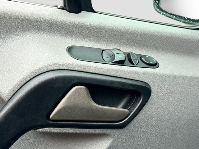 Used 2015 Mercedes-Benz Sprinter 2500 image 18