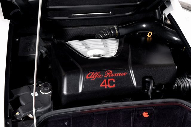 Used 2019 Alfa Romeo 4C Spider RWD image 6