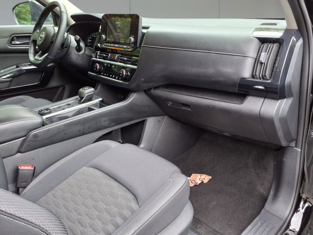 Used 2024 Nissan Pathfinder SV image 8