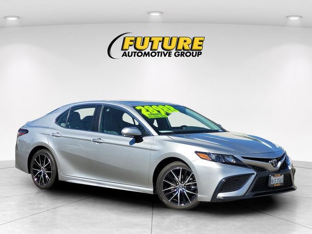 Used 2024 Toyota Camry SE w/ Cold Weather Package AWD/4WD image 1