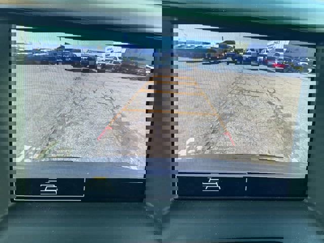 Used 2023 GMC Acadia SLE w/ Driver Convenience Package image 2