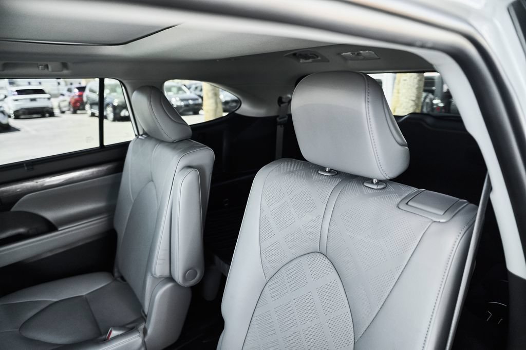 Used 2022 Toyota Highlander Platinum FWD image 42