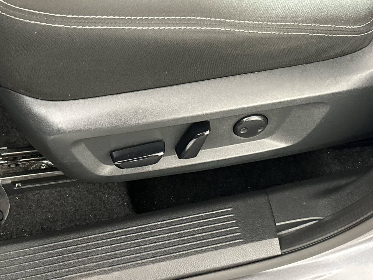 Used 2025 Nissan Rogue SV FWD image 20