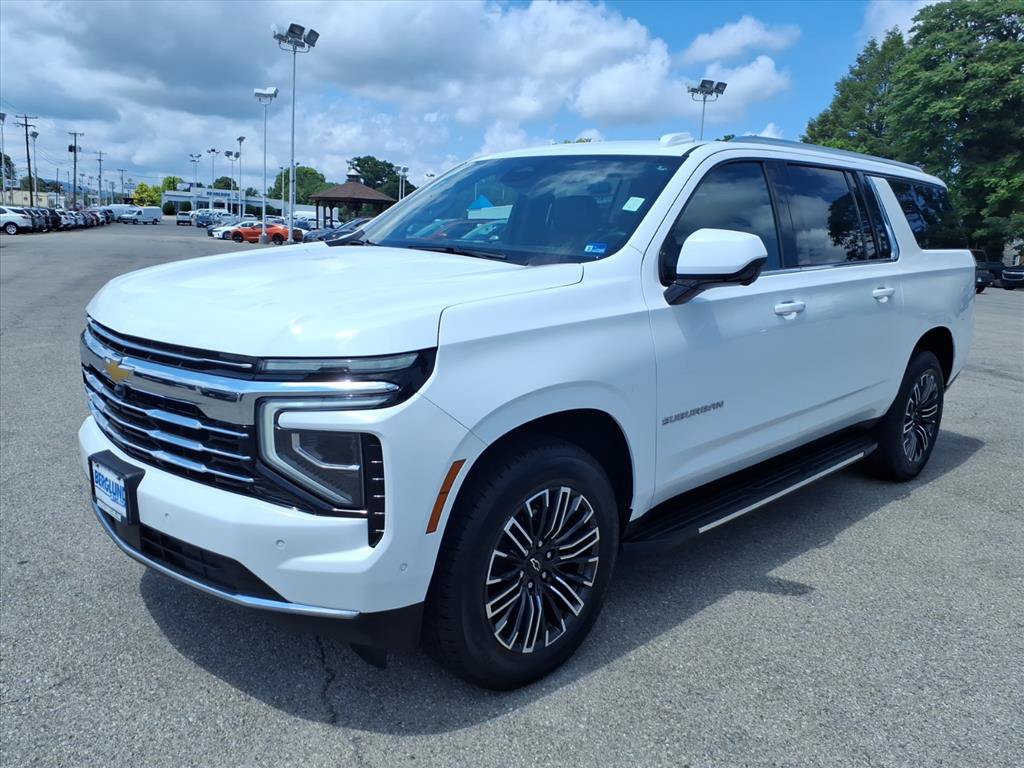 Used 2025 Chevrolet Suburban LT AWD/4WD image 8