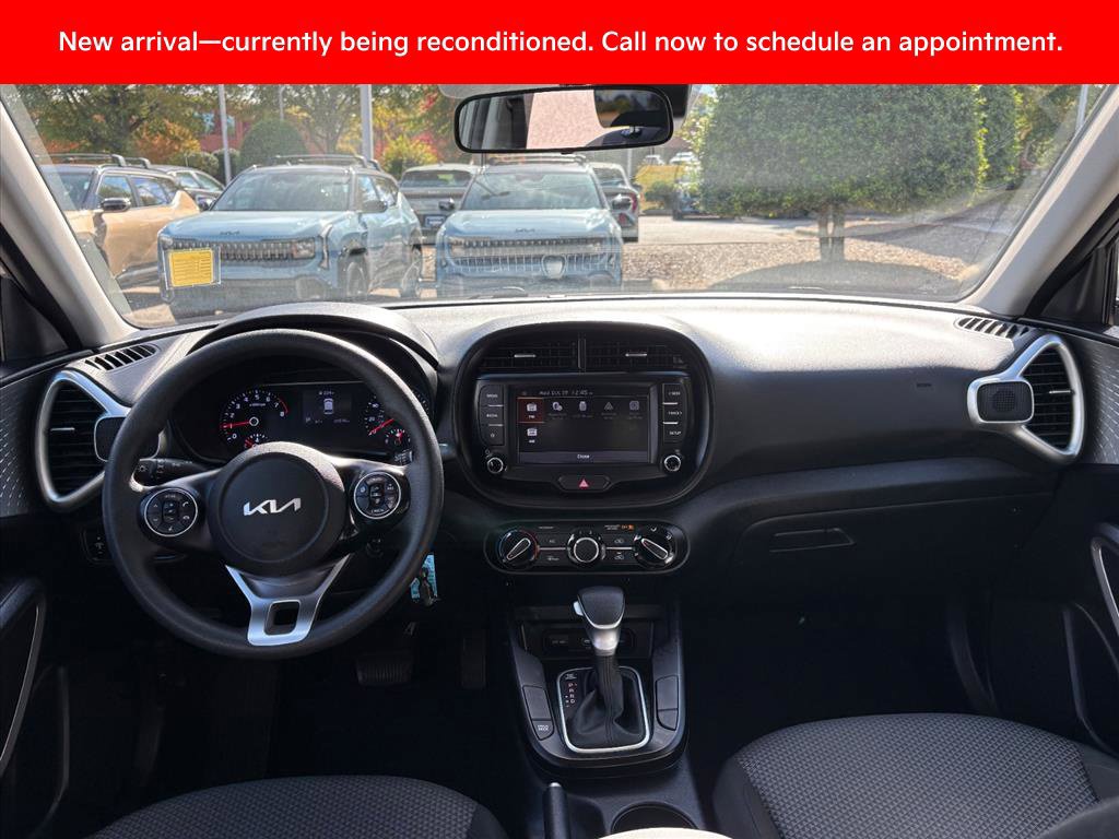 Certified 2022 Kia Soul LX w/ Technology Package FWD image 8