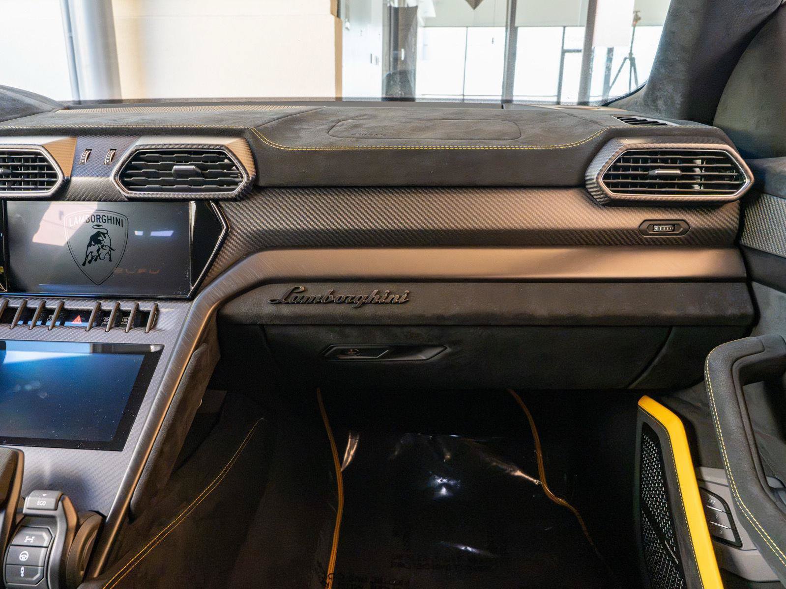 Used 2024 Lamborghini Urus Performante AWD/4WD image 20