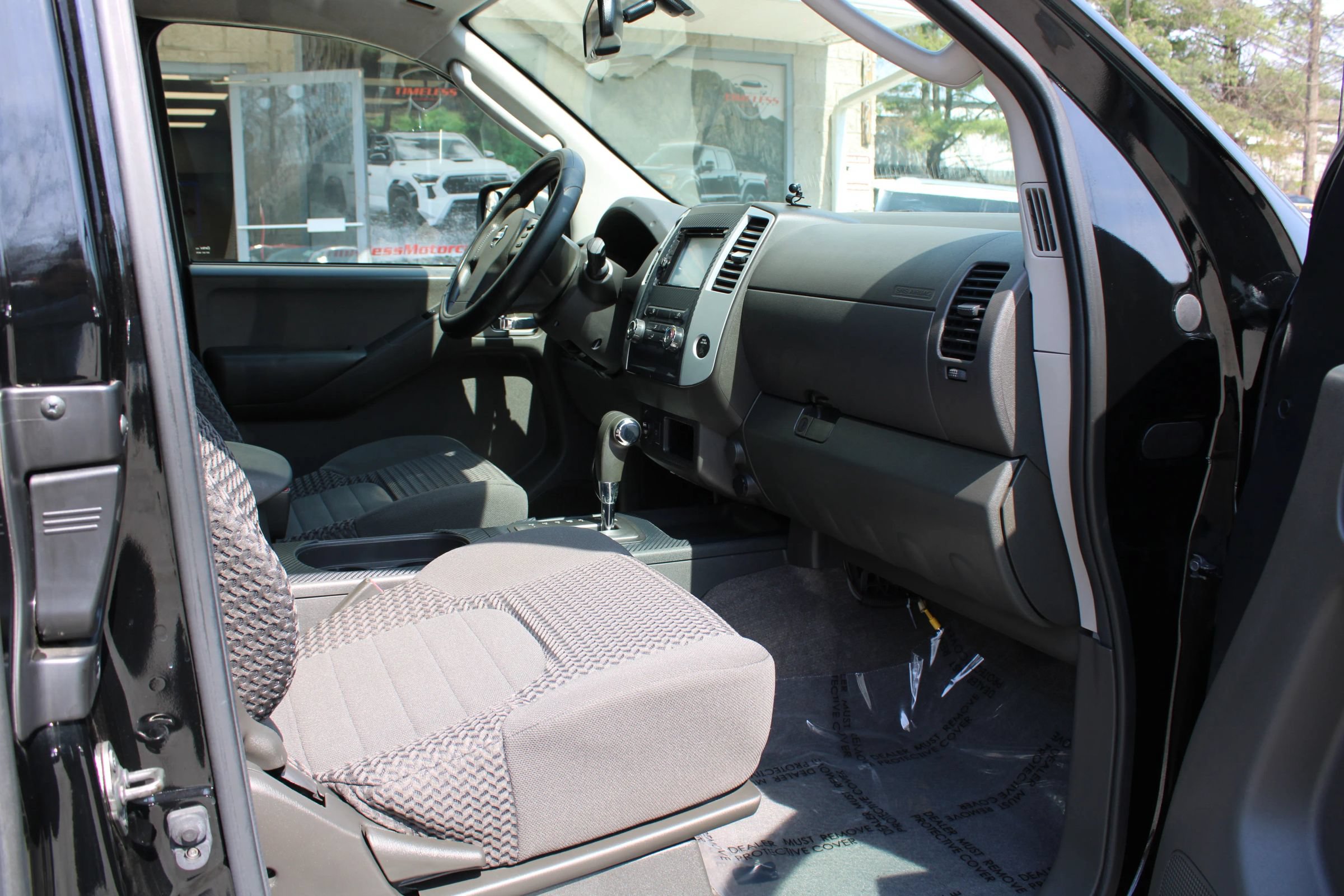 Used 2010 Nissan Frontier SE w/ SE Value Truck Pkg RWD image 17
