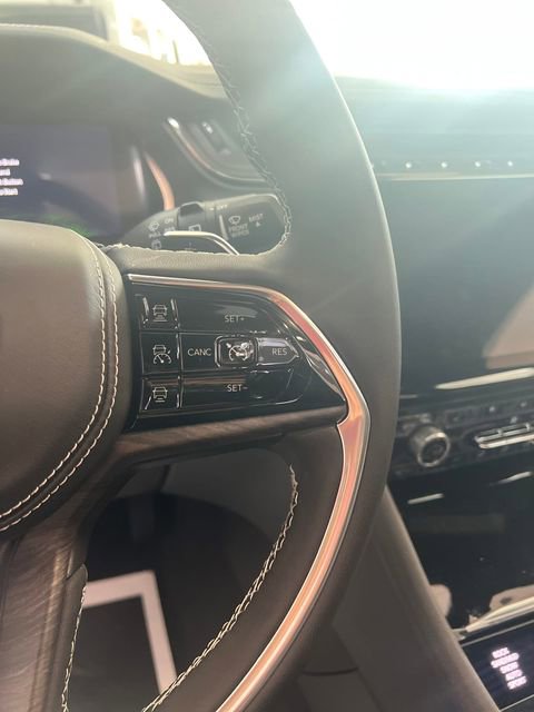 Used 2023 Jeep Grand Cherokee Overland AWD/4WD image 23