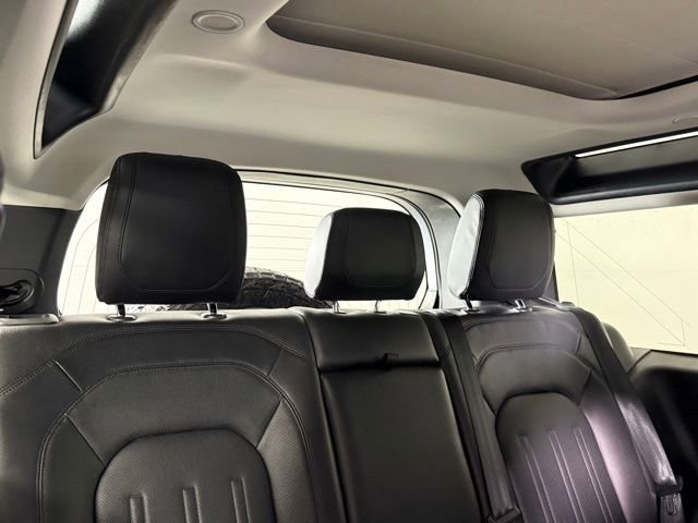 Used 2021 Land Rover Defender 90 First Edition image 25