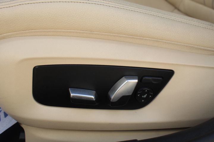 Used 2020 BMW 530e xDrive w/ Premium Package image 15