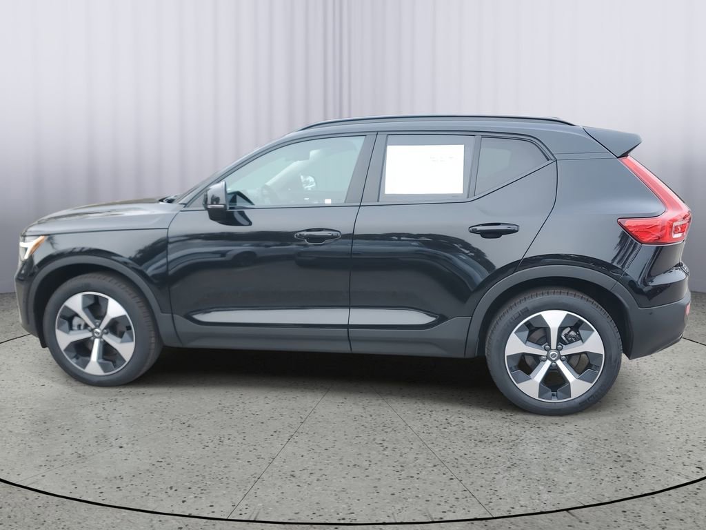 Certified 2026 Volvo XC40 B4 Plus w/ Protection Package Premier image 7