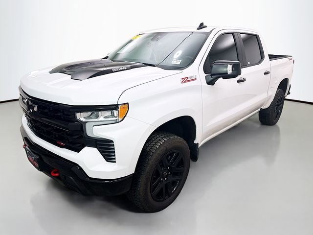 Used 2025 Chevrolet Silverado 1500 LT Trail Boss w/ Convenience Package II AWD/4WD image 3