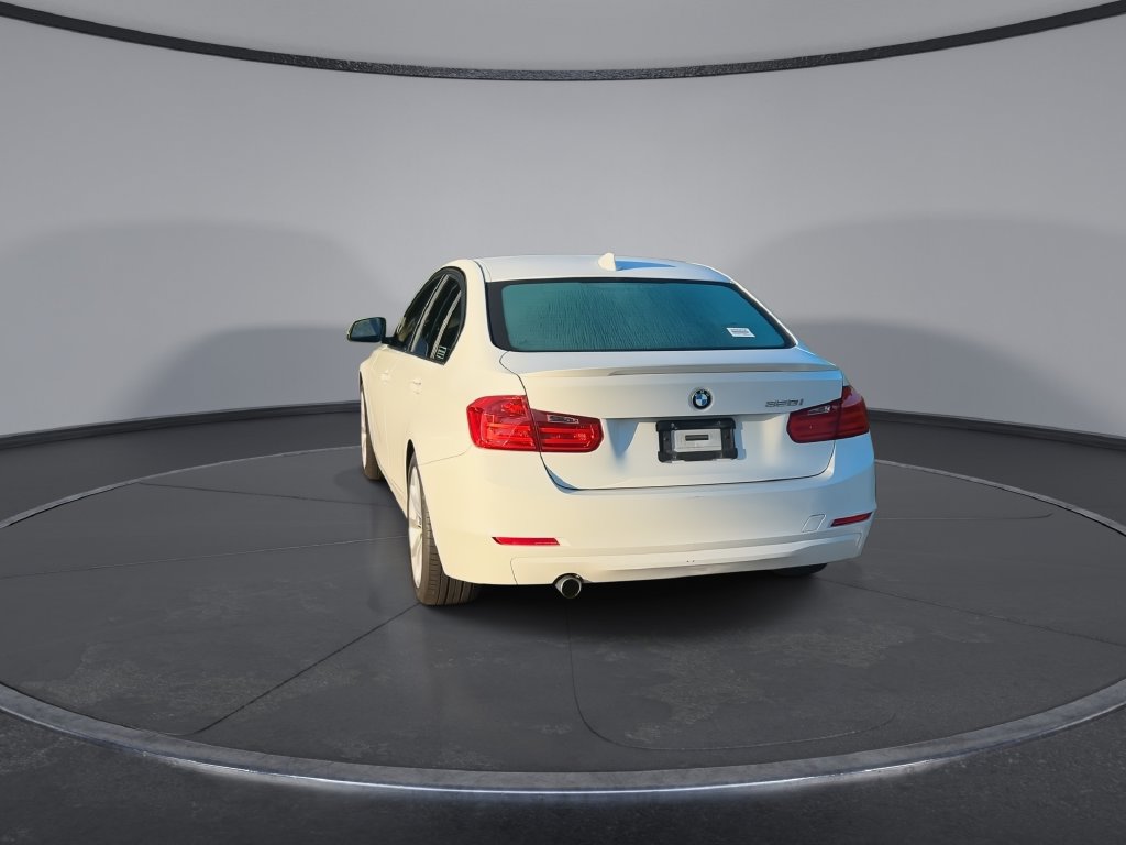 Used 2014 BMW 320i Sedan RWD image 7
