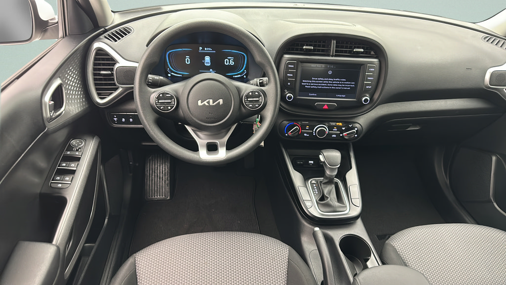 Used 2025 Kia Soul LX w/ LX Technology Package FWD image 10