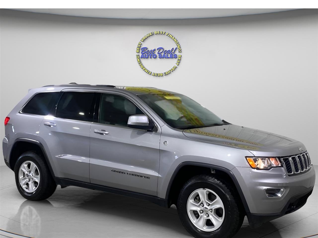 Used 2017 Jeep Grand Cherokee Laredo w/ Quick Order Package 23E AWD/4WD image 7