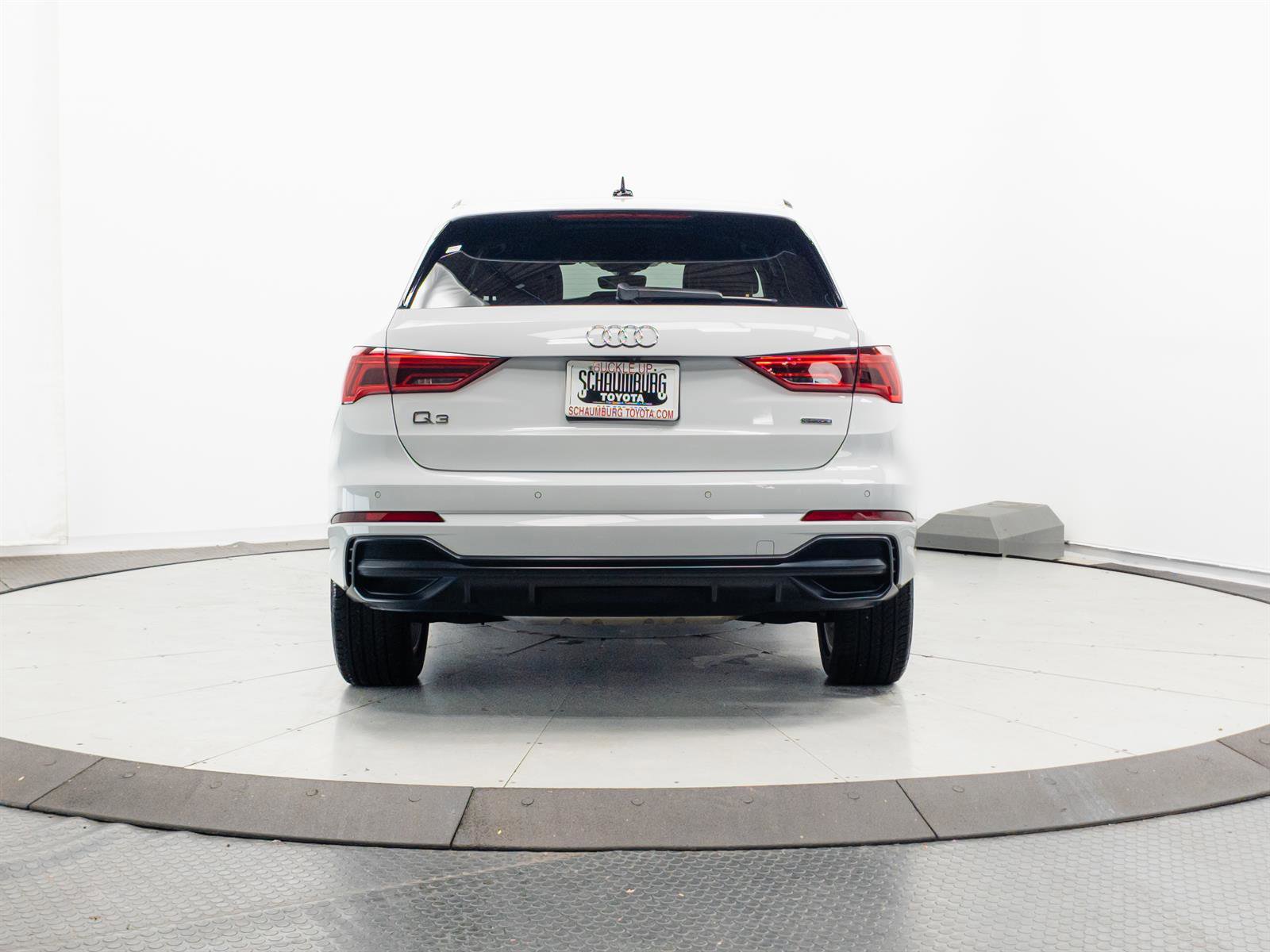 Used 2020 Audi Q3 2.0T Premium w/ Convenience Package AWD/4WD image 9
