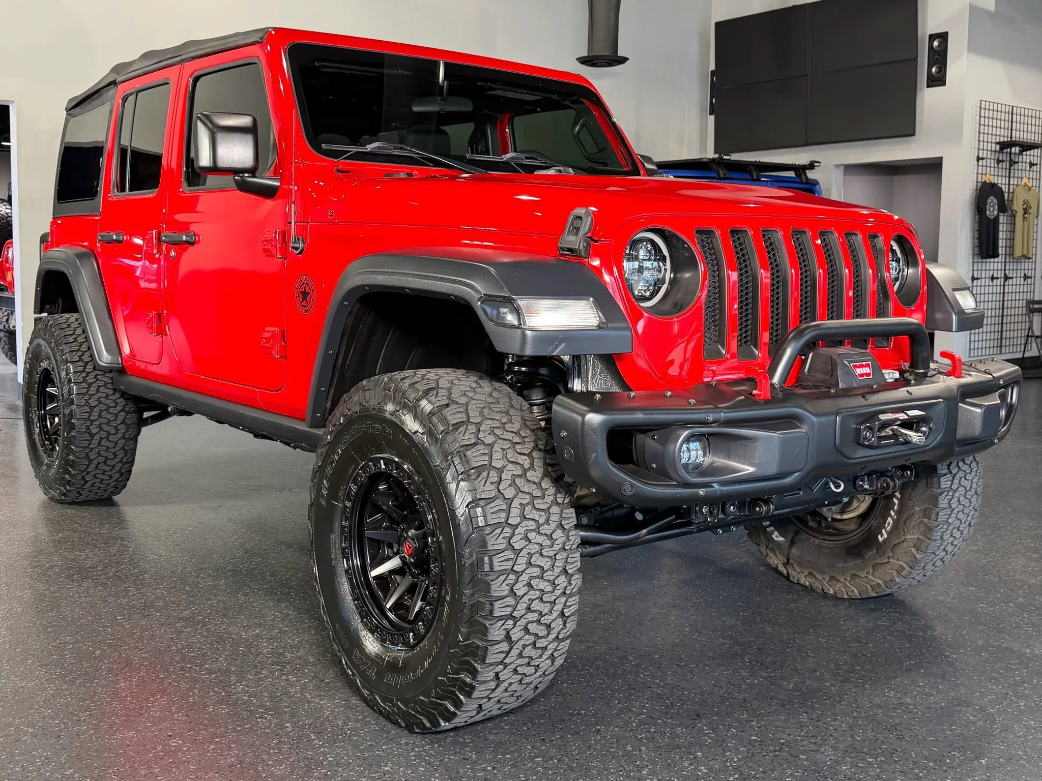 Used 2018 Jeep Wrangler Unlimited Sport image 2