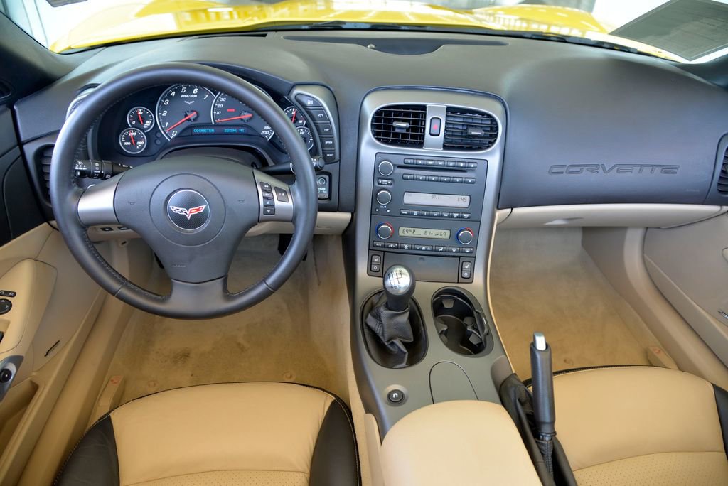 Used 2007 Chevrolet Corvette Coupe w/ Preferred Equipment Group RWD image 17