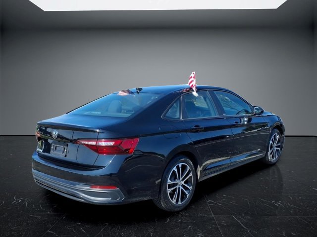 Used 2024 Volkswagen Jetta Sport FWD image 3