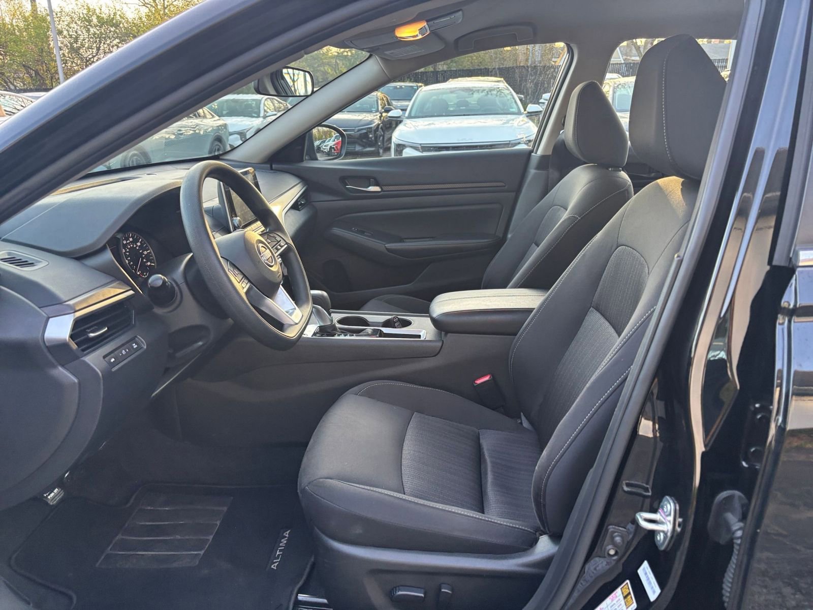 Used 2025 Nissan Altima 2.5 SV FWD image 25