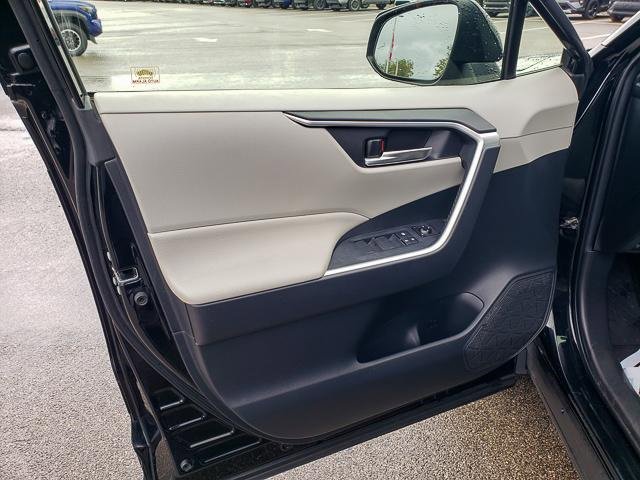 Used 2019 Toyota RAV4 XLE image 9