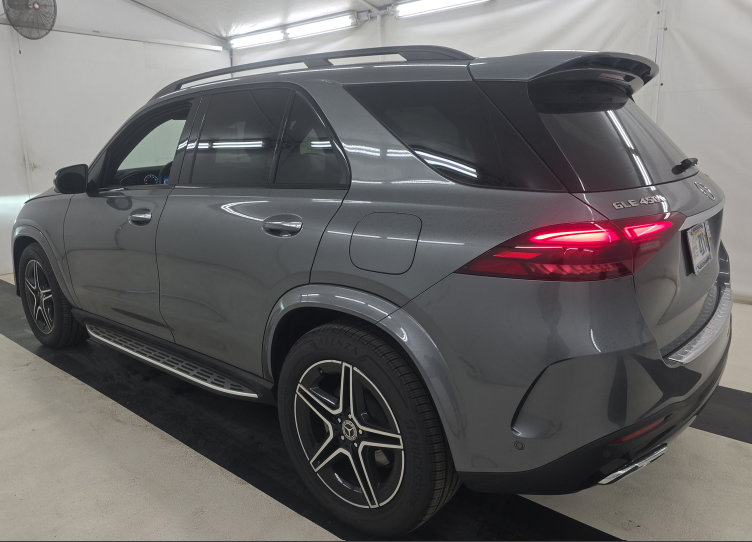 Used 2025 Mercedes-Benz GLE 450e 4MATIC w/ AMG Line Exterior image 4