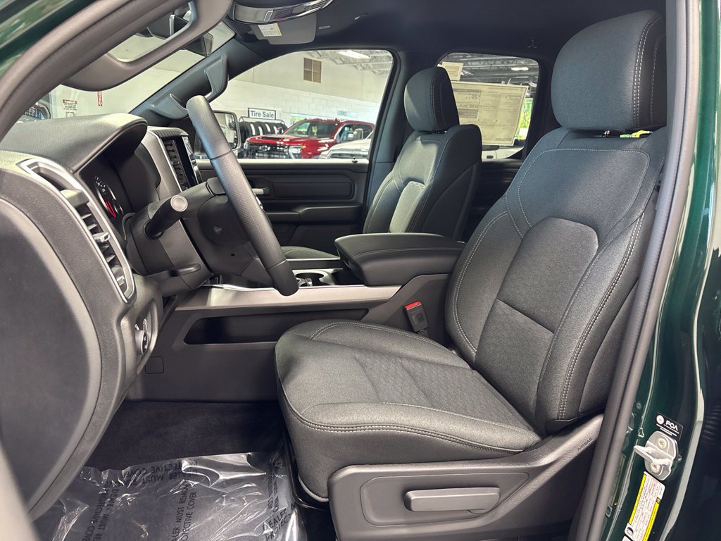 New 2026 RAM 1500 Express AWD/4WD image 9