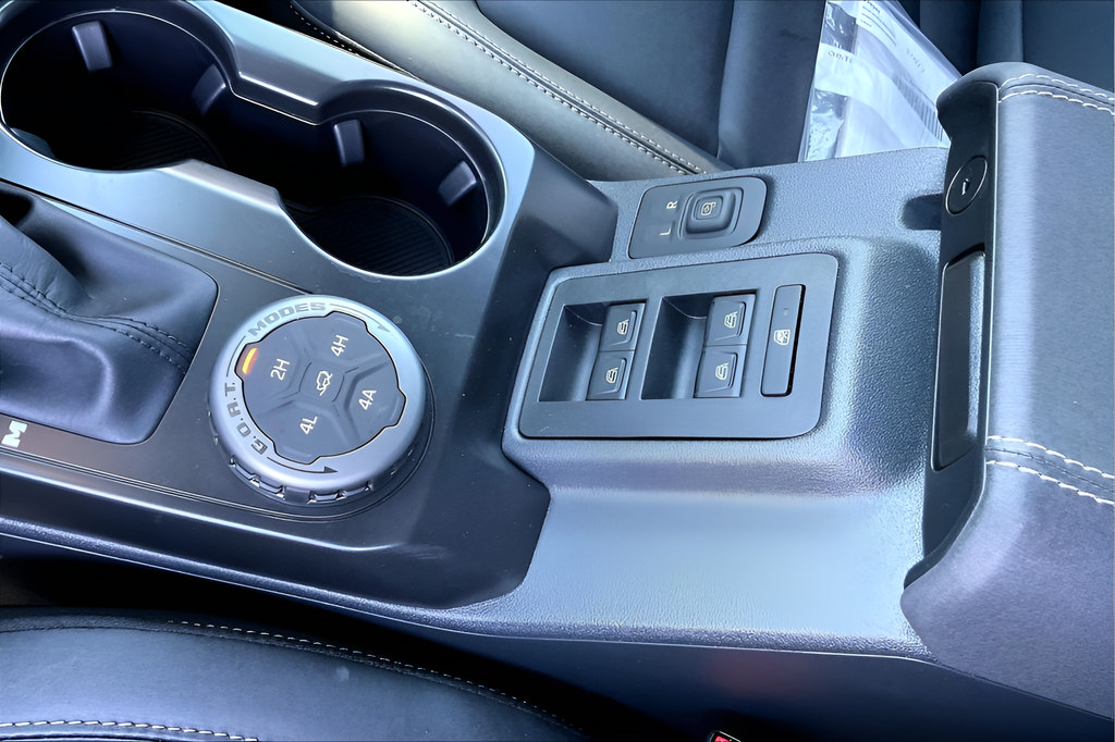 New 2025 Ford Bronco Badlands AWD/4WD image 18