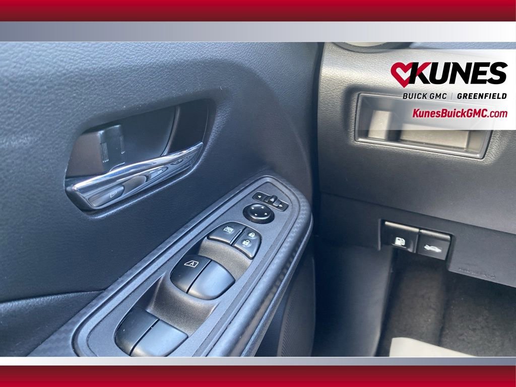 Used 2023 Nissan Versa SV image 31