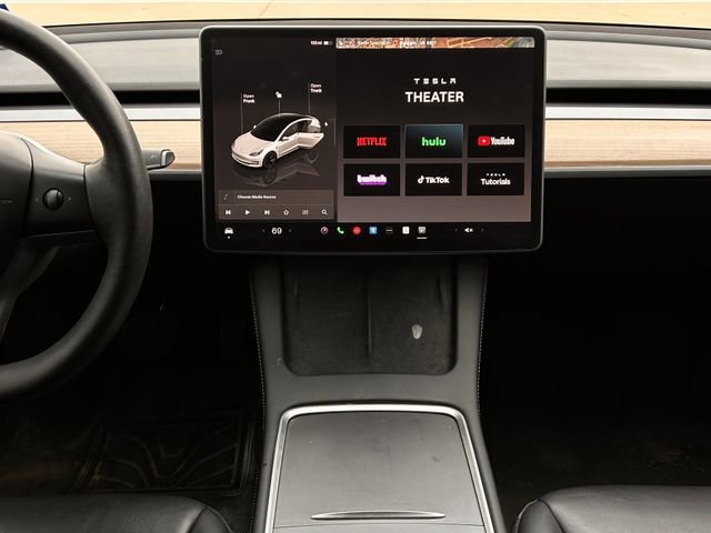 Used 2023 Tesla Model 3 Standard Range image 16