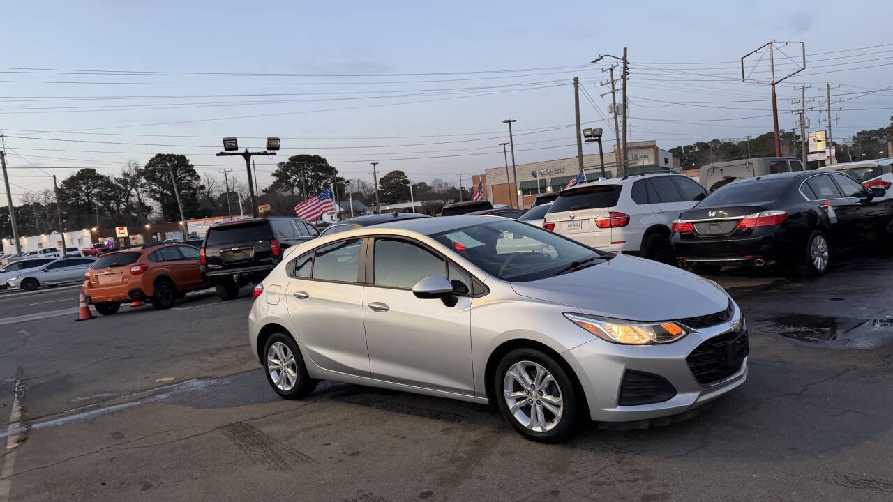 Used 2019 Chevrolet Cruze LS w/ LS Convenience Package FWD image 2