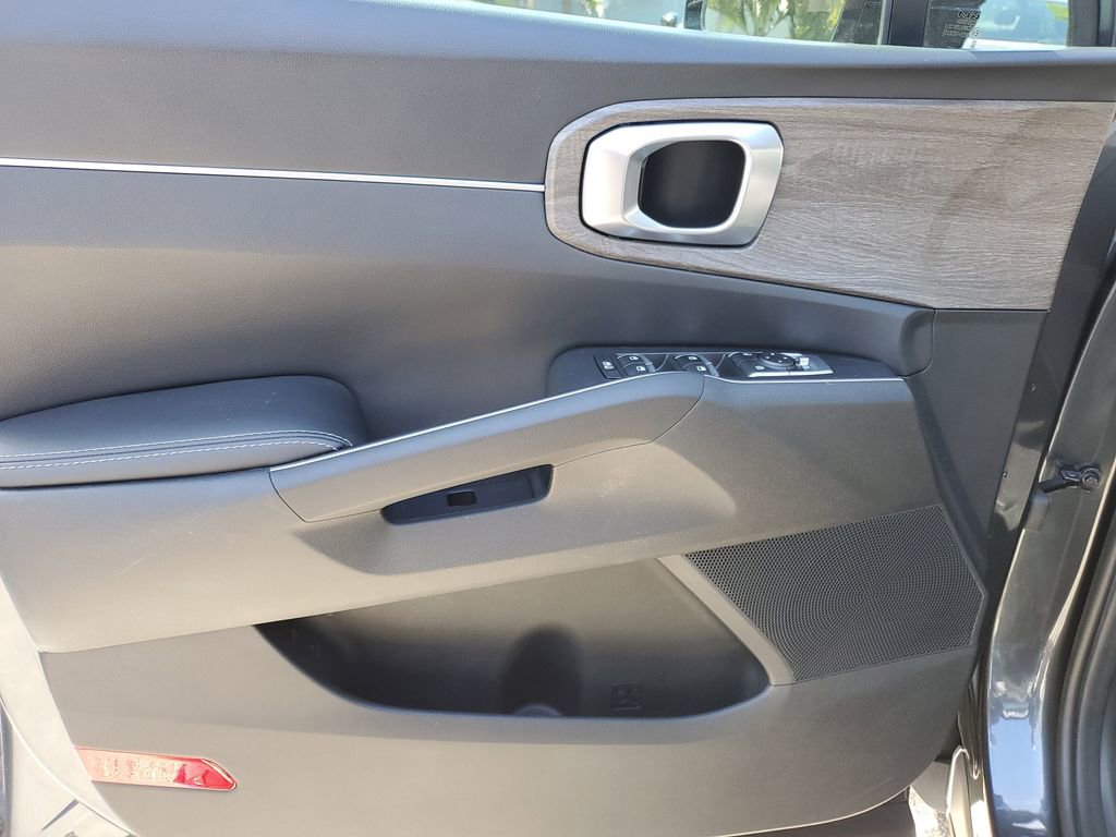 Certified 2023 Kia Sorento EX w/ Panoramic Sunroof Package image 20