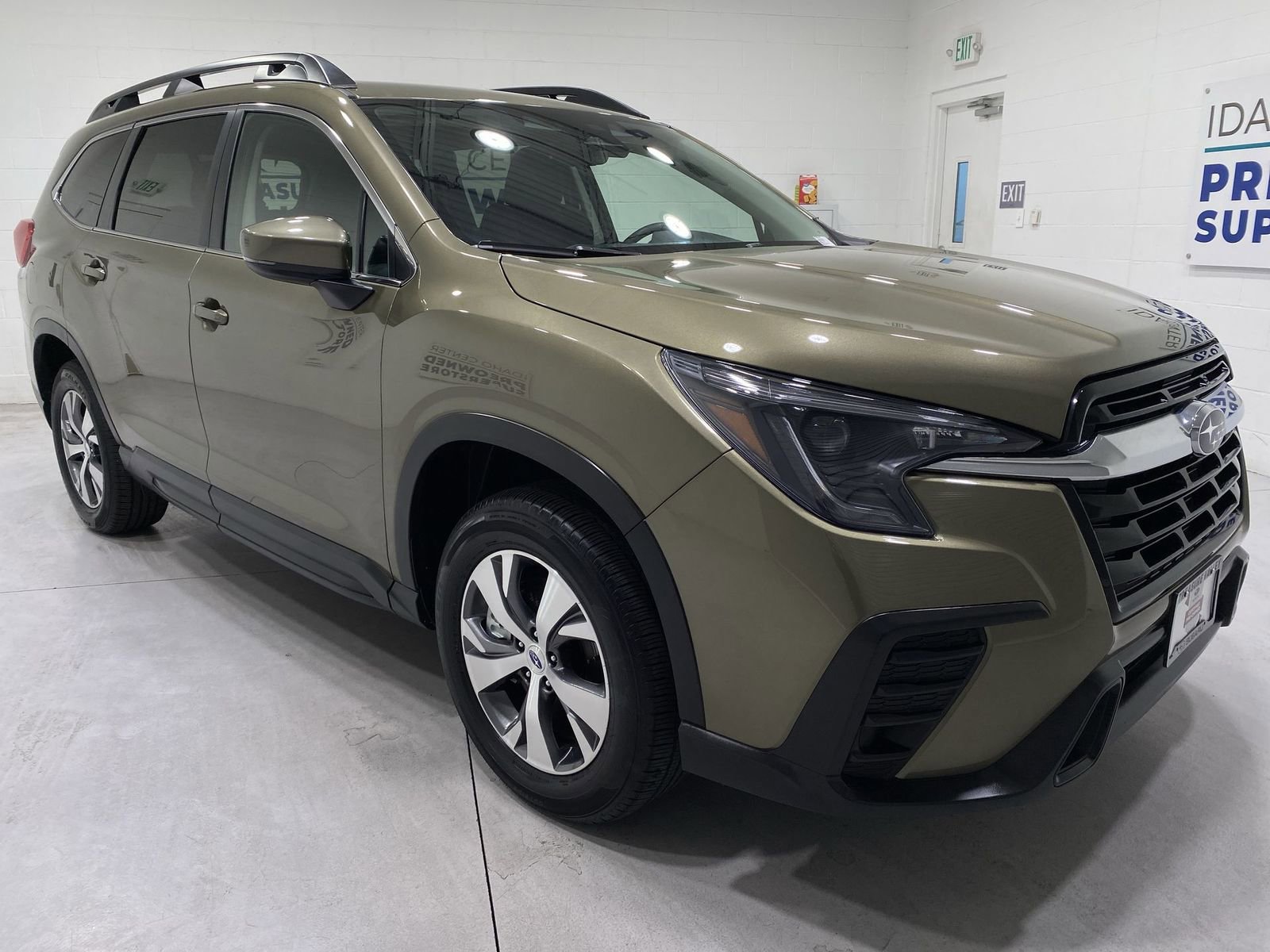 Certified 2025 Subaru Ascent Premium AWD/4WD image 2