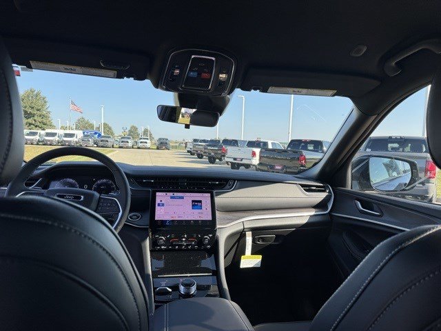 New 2025 Jeep Grand Cherokee Limited image 29