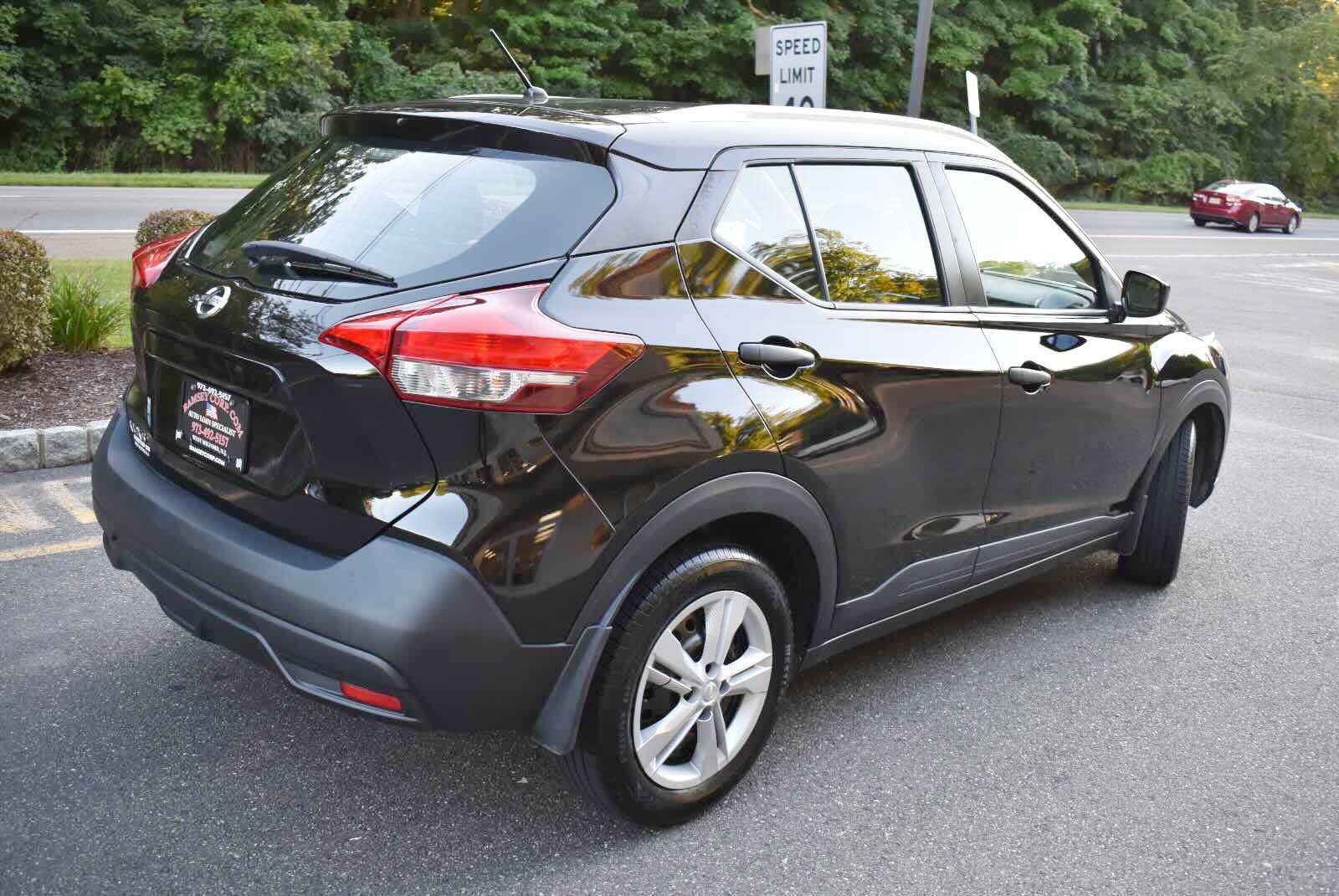 Used 2018 Nissan Kicks S FWD image 4