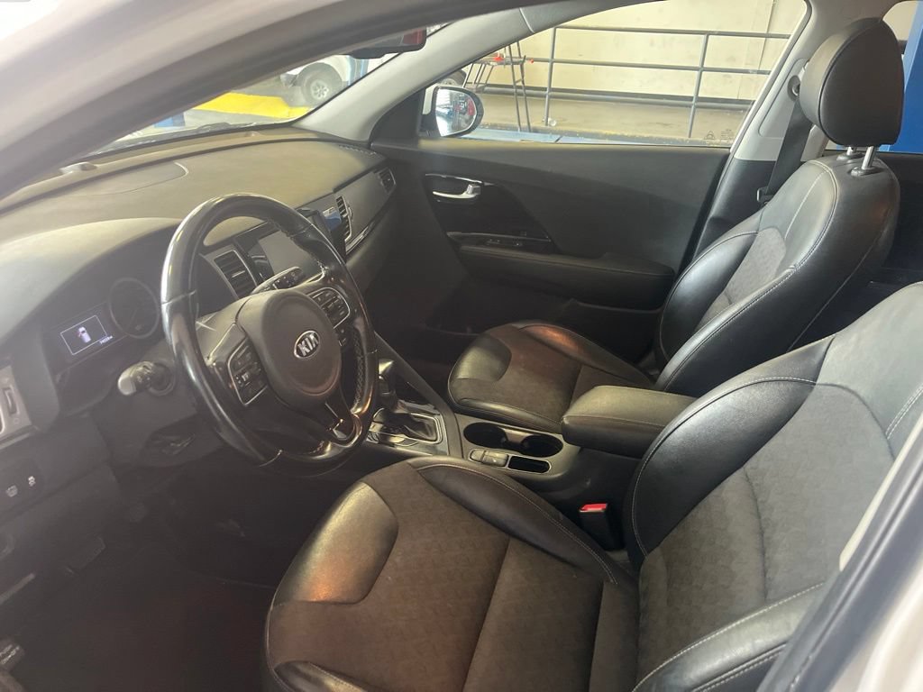 Used 2019 Kia Niro S Touring FWD image 3