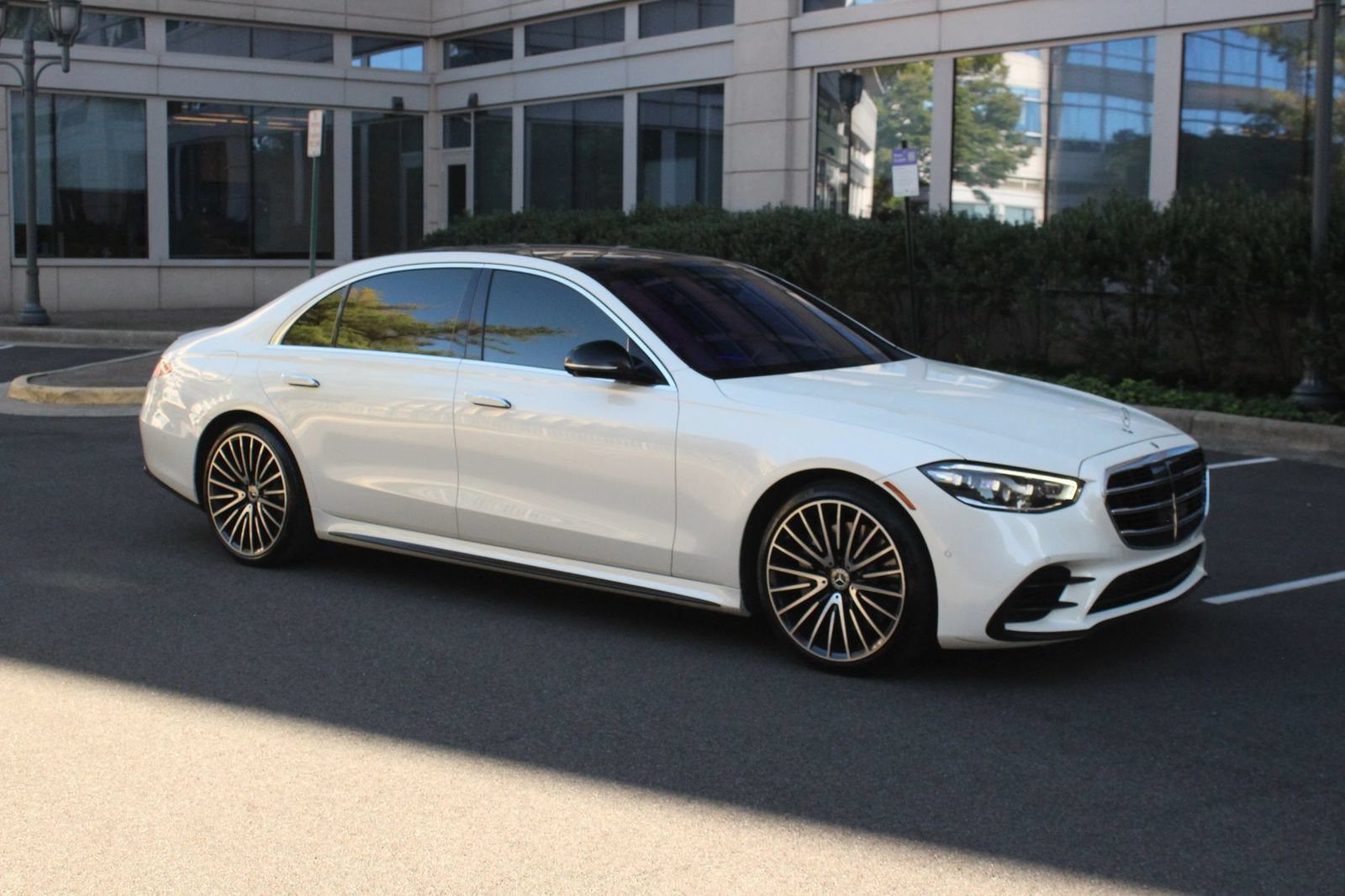 Used 2022 Mercedes-Benz S 580 4MATIC Sedan image 2