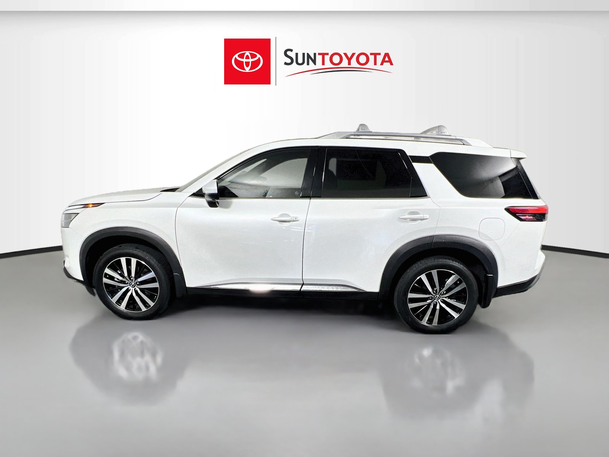 Used 2025 Nissan Pathfinder Platinum w/ Cargo Package FWD image 7