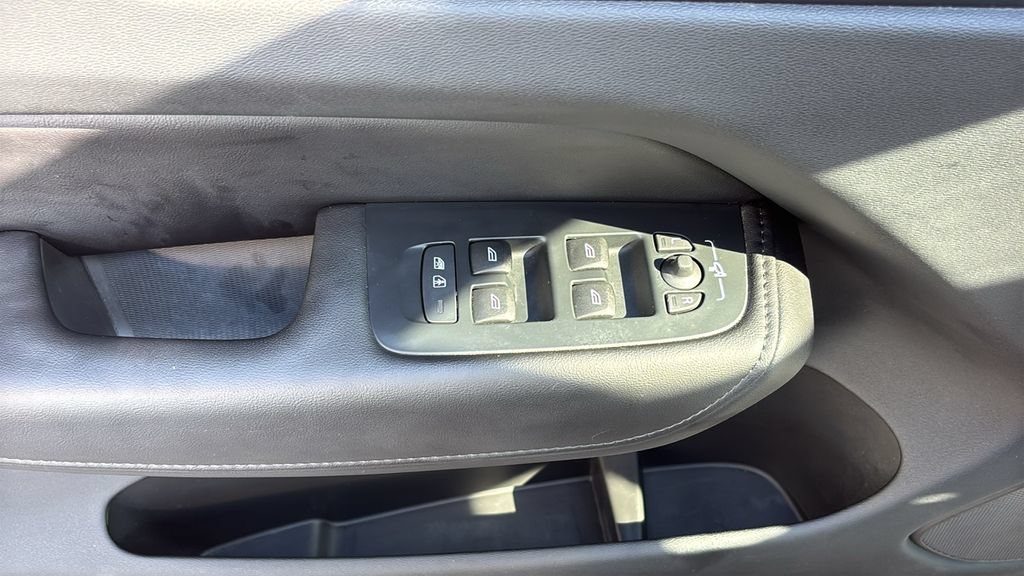 Used 2023 Volvo XC60 T8 Plus w/ Climate Package AWD/4WD image 12