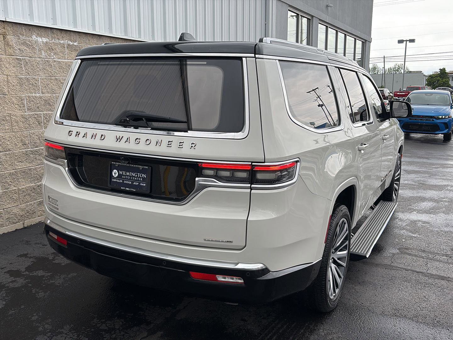 Used 2022 Jeep Grand Wagoneer Series III w/ Rear Seat Video Group 1 AWD/4WD image 3