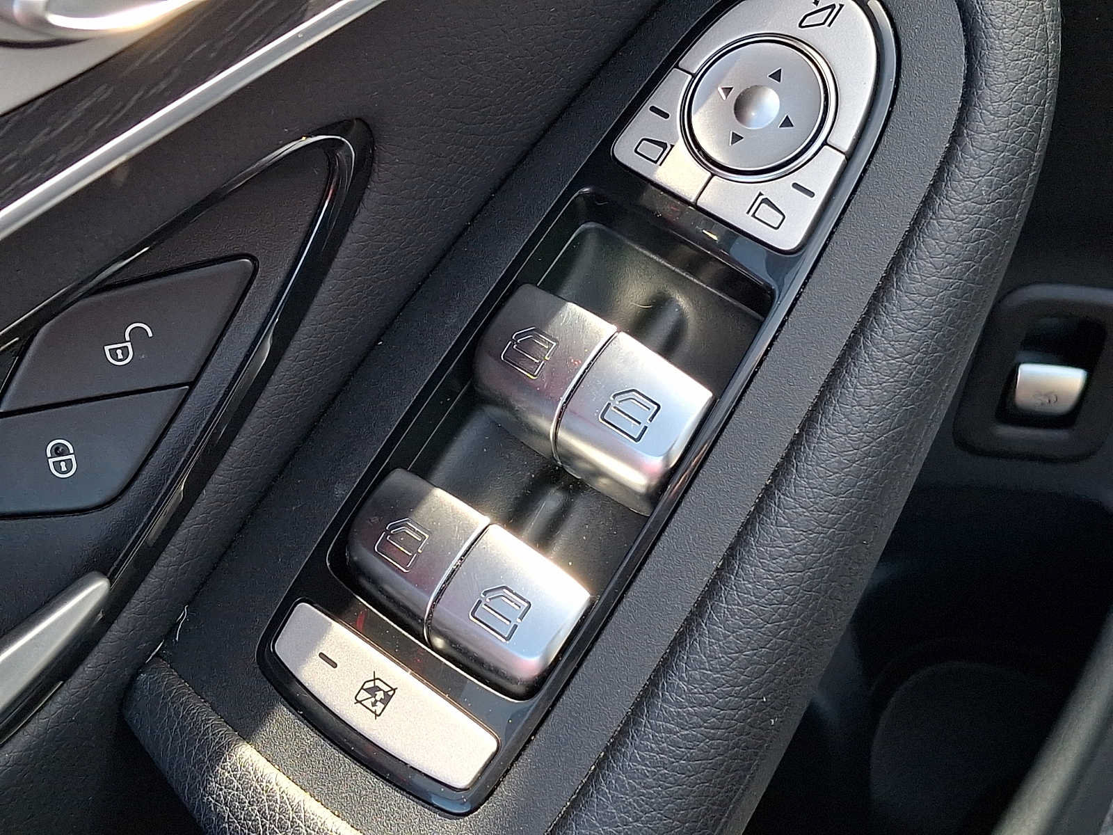 Used 2022 Mercedes-Benz GLC 300 4MATIC image 23