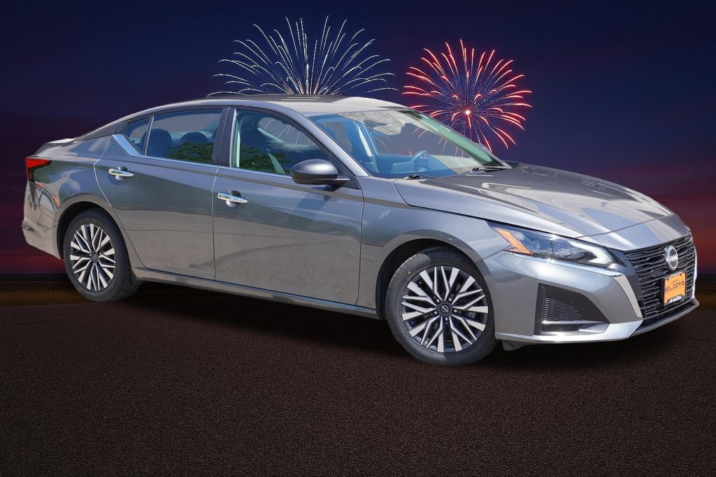 Used 2025 Nissan Altima 2.5 SV FWD image 2