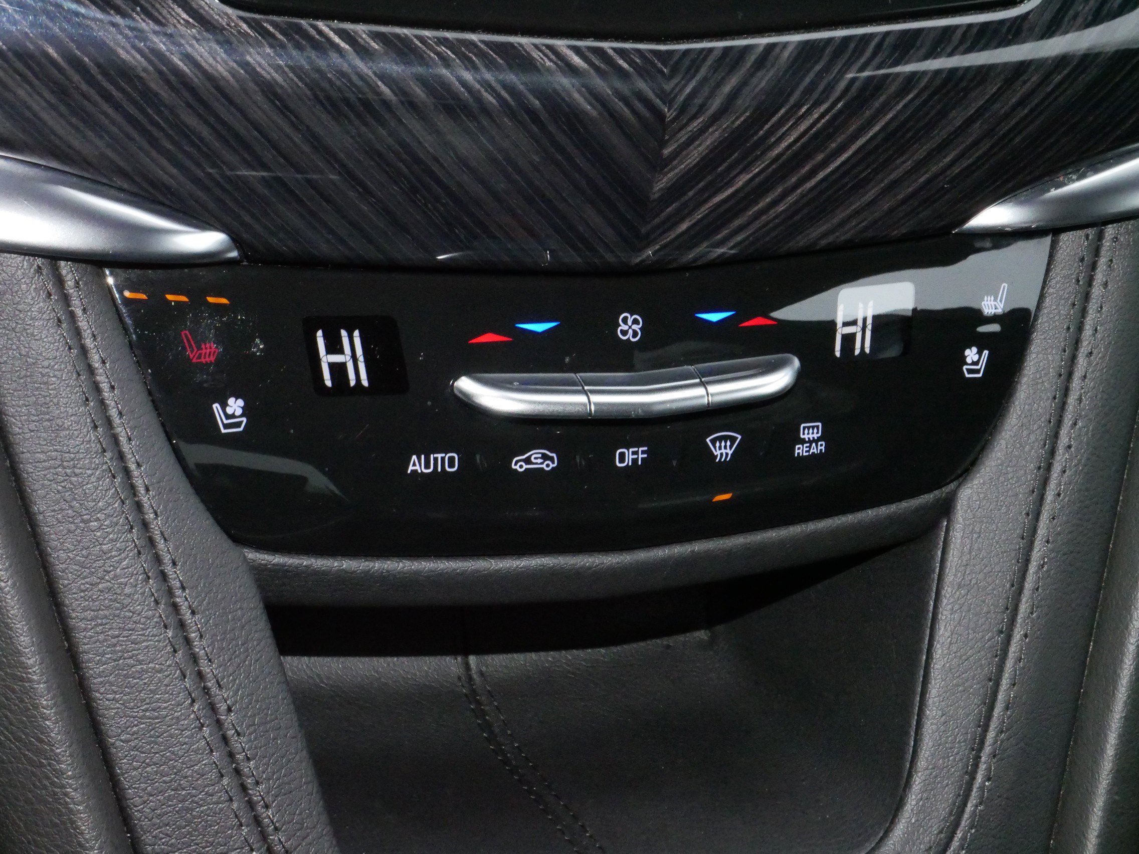 Certified 2025 Cadillac XT6 Premium Luxury image 26