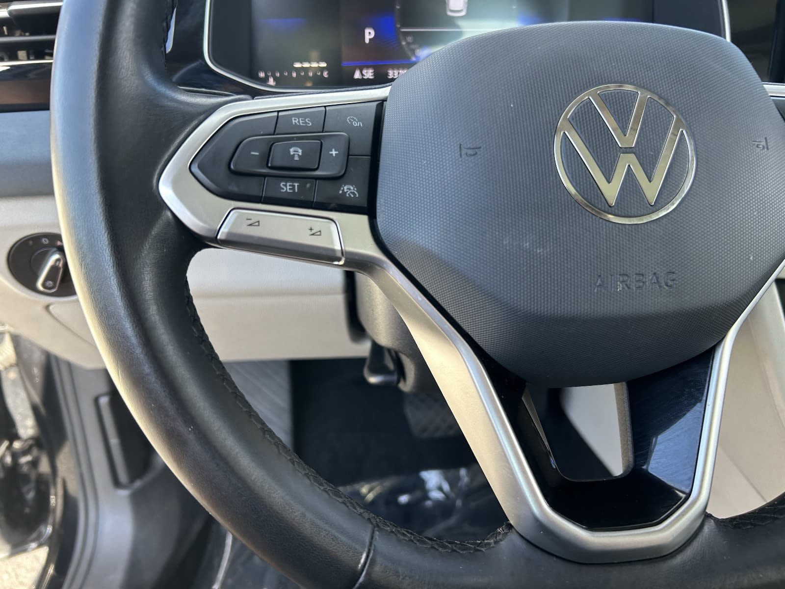 Used 2025 Volkswagen Jetta SE FWD image 27