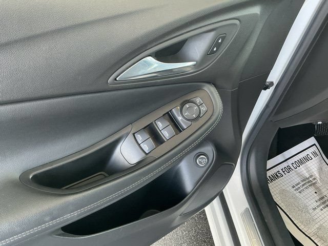 Used 2022 Buick Encore GX Select w/ Sport Touring Package FWD image 16