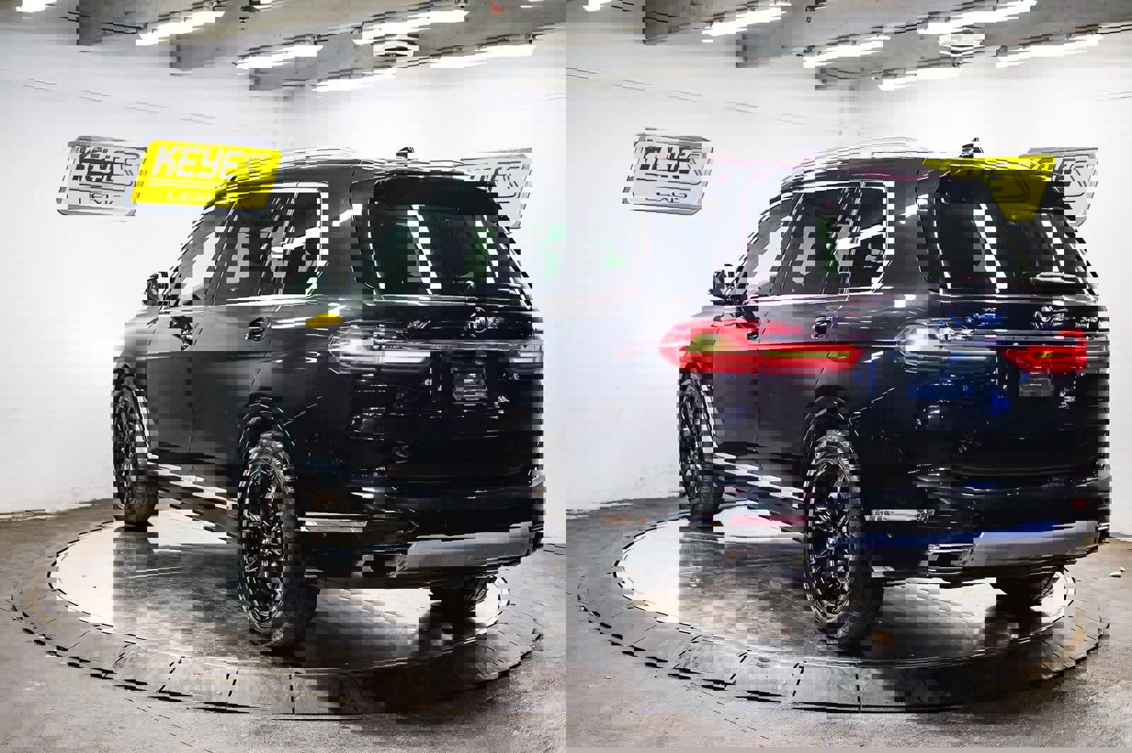 Used 2020 BMW X7 xDrive40i w/ Parking Assistance Package image 2